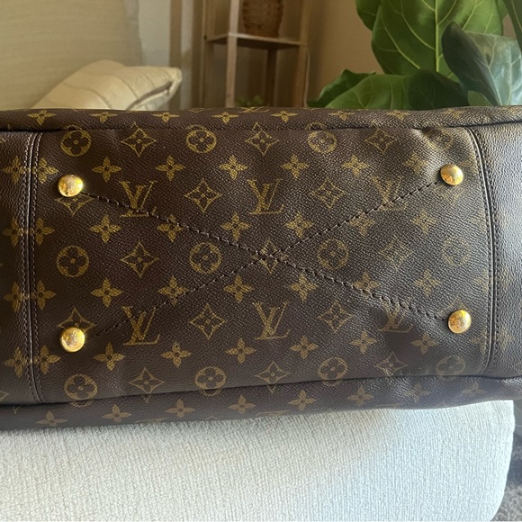 Authentic Louis Vuitton Artsy MM - Picture 2 of 10